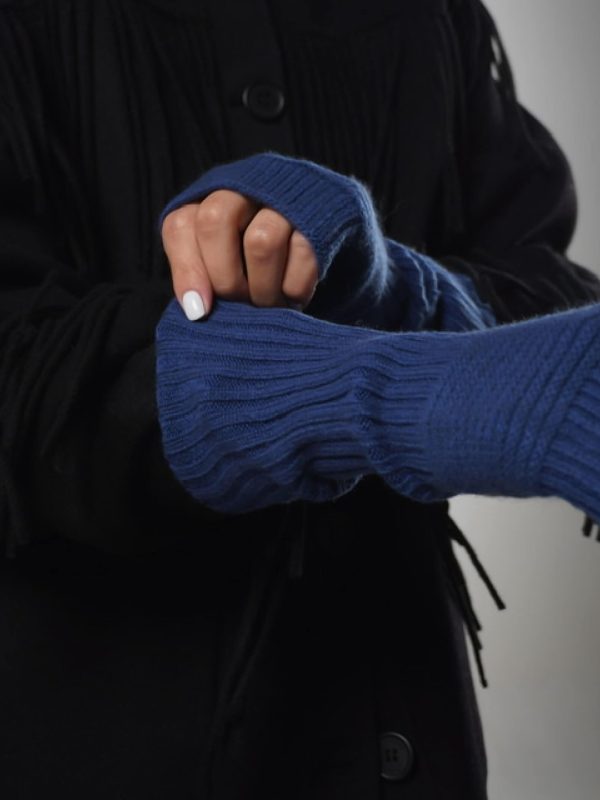 100% Mongolian cashmere hand warmer - back view | Avant Cashmere