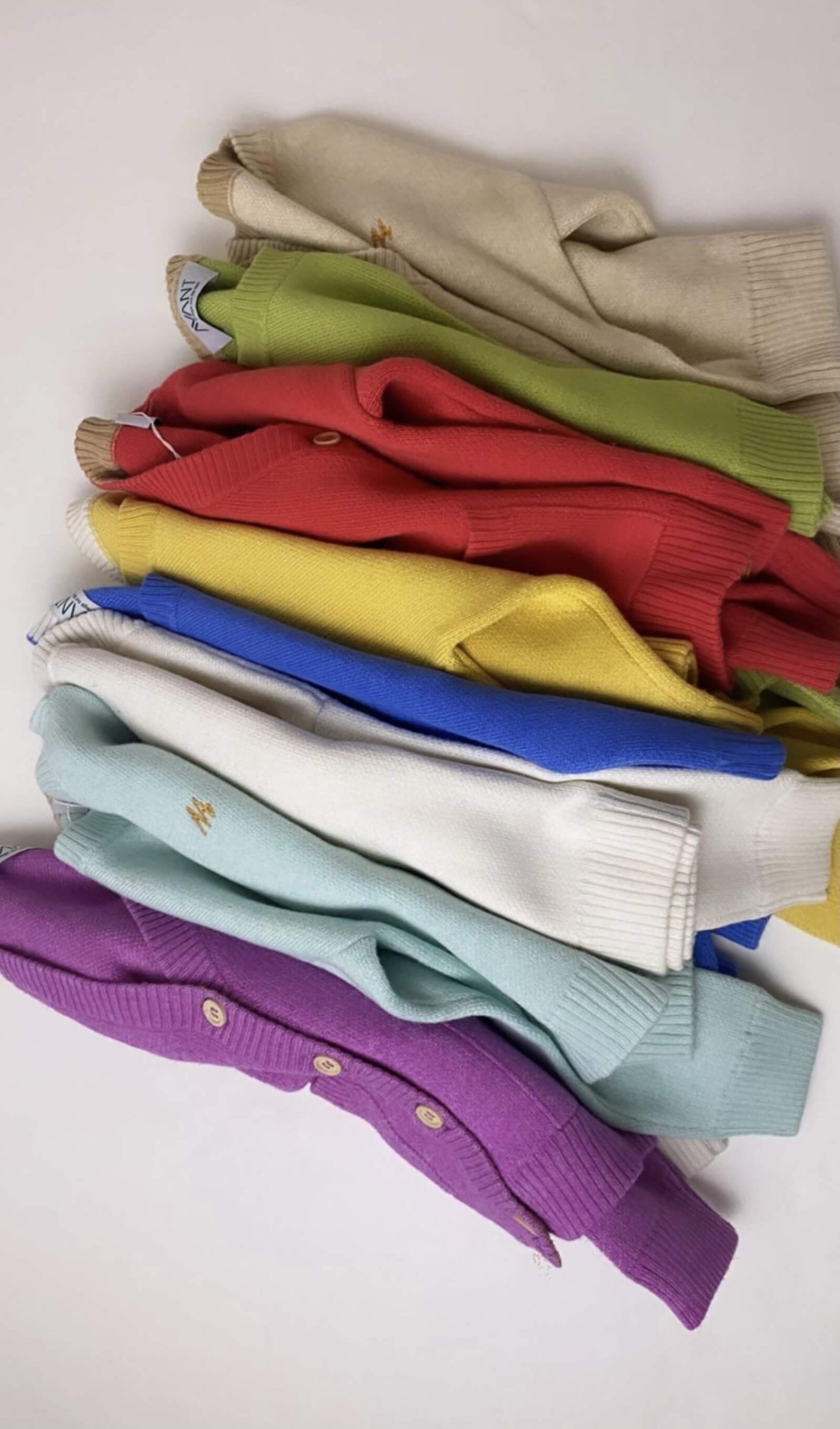 Wool blend cardigan for kids - detail view | Avant Cashmere