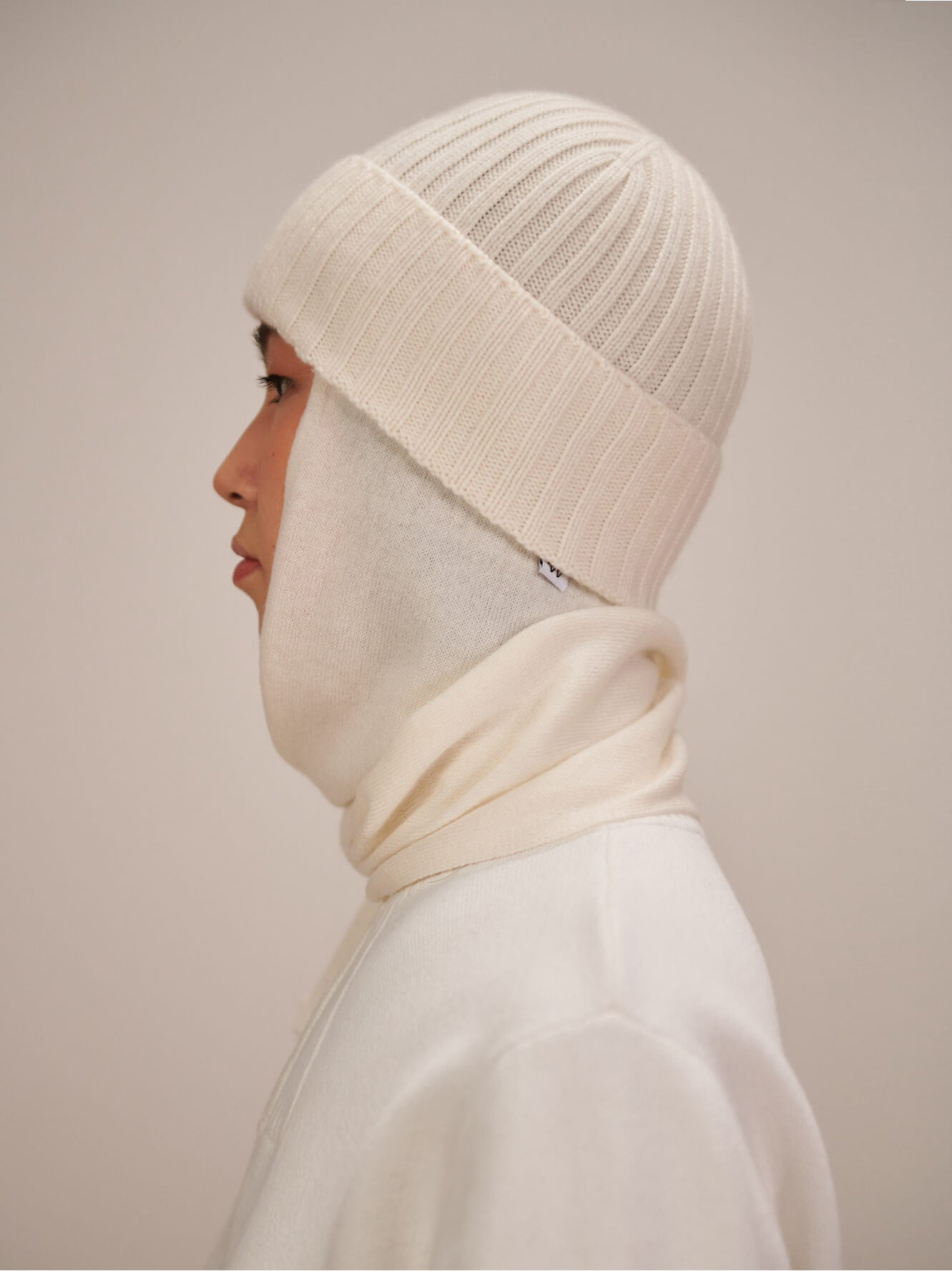 Striped 100% Mongolian cashmere hat for women - detail view | Avant Cashmere