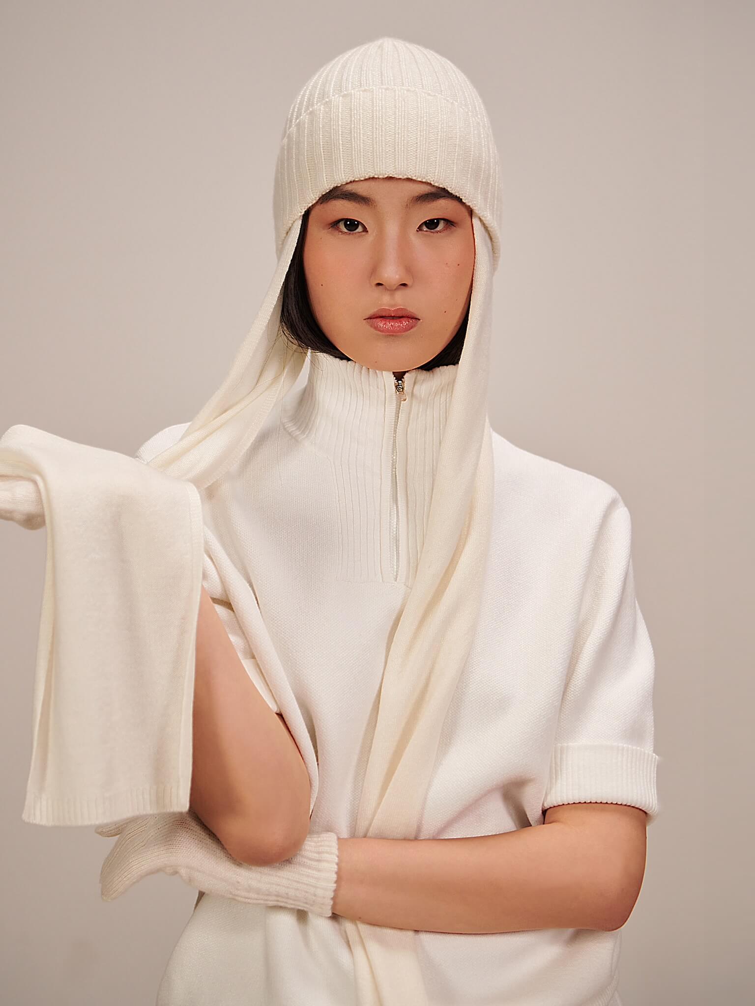 Striped 100% Mongolian cashmere hat for women - back view | Avant Cashmere