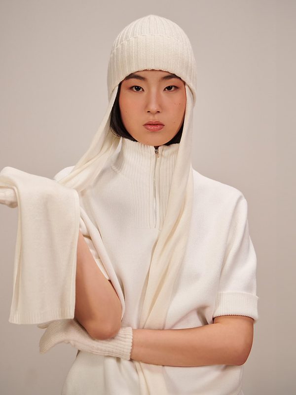 Striped 100% Mongolian cashmere hat for women - back view | Avant Cashmere