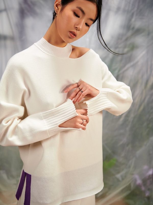 Cotton knitted shoulderless sweater