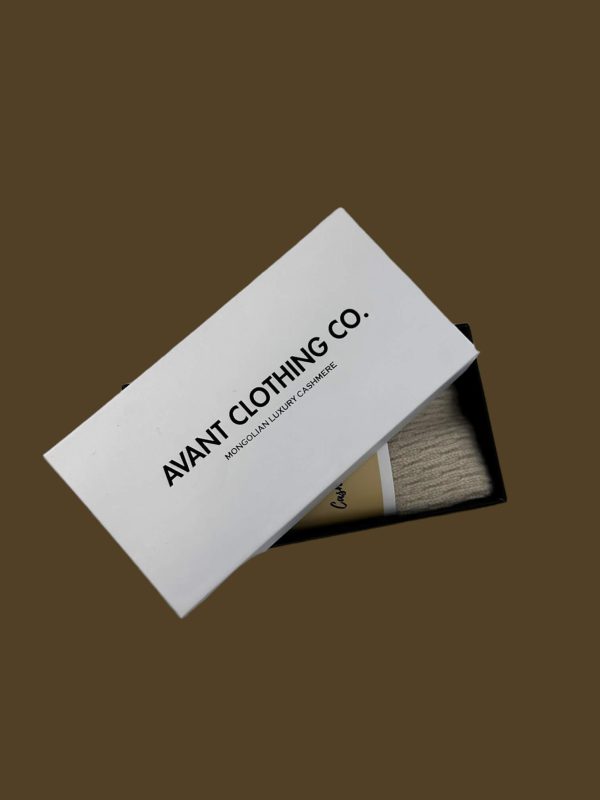 Cashmere blend gift box - back view | Avant Cashmere