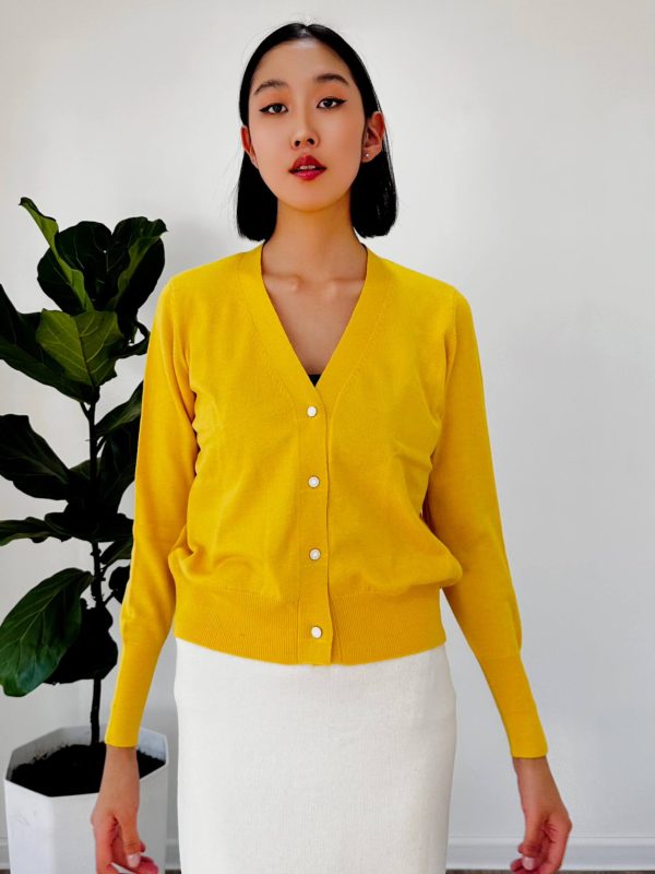 Pastel wool blend for women - close-up texture | Avant Cashmere