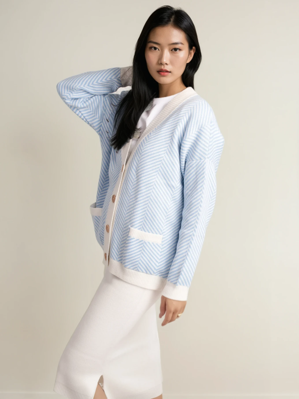 Jacquard wool blend cardigan for women - detail view | Avant Cashmere