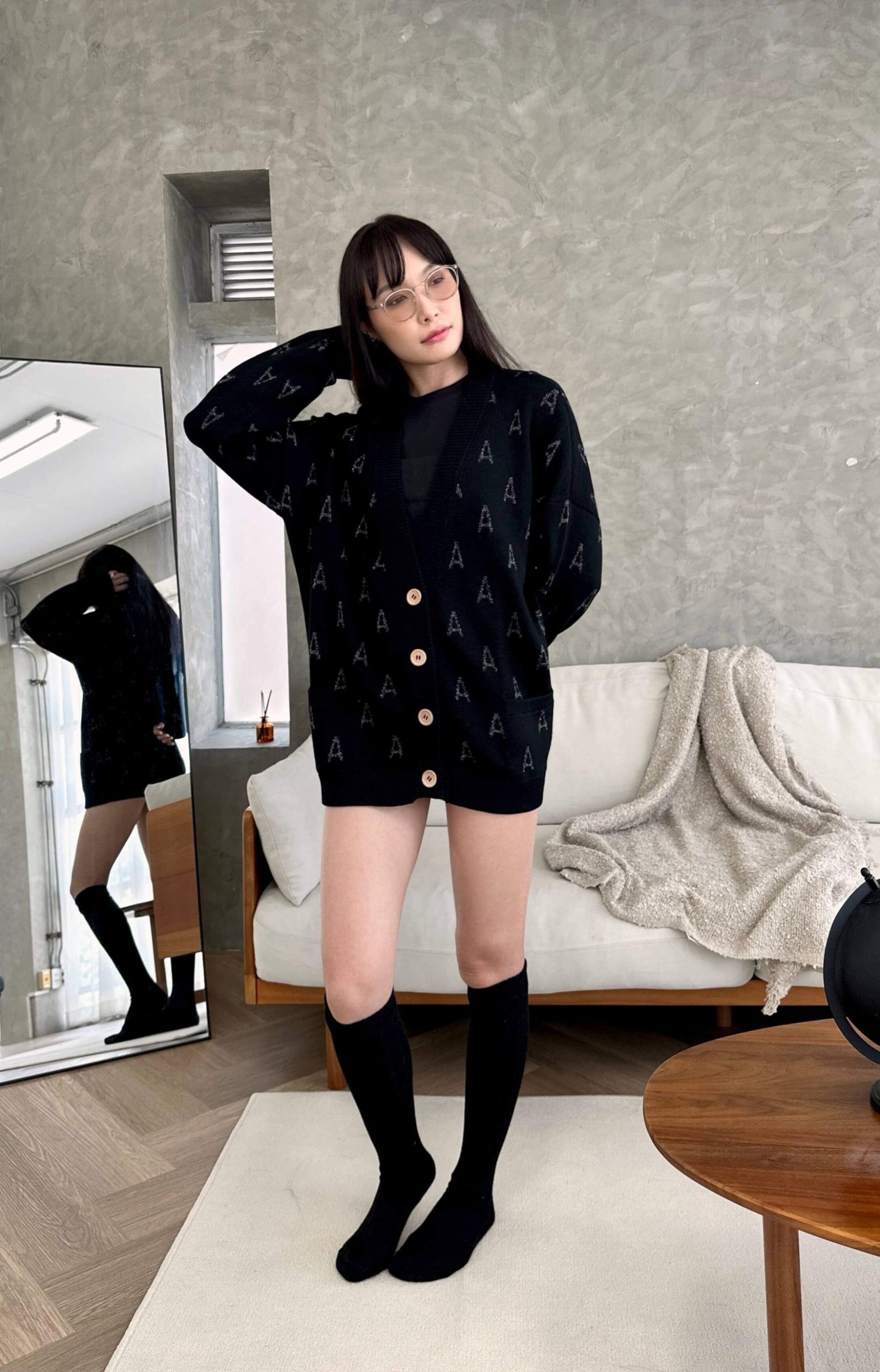 Jacquard wool blend cardigan for women - lifestyle | Avant Cashmere