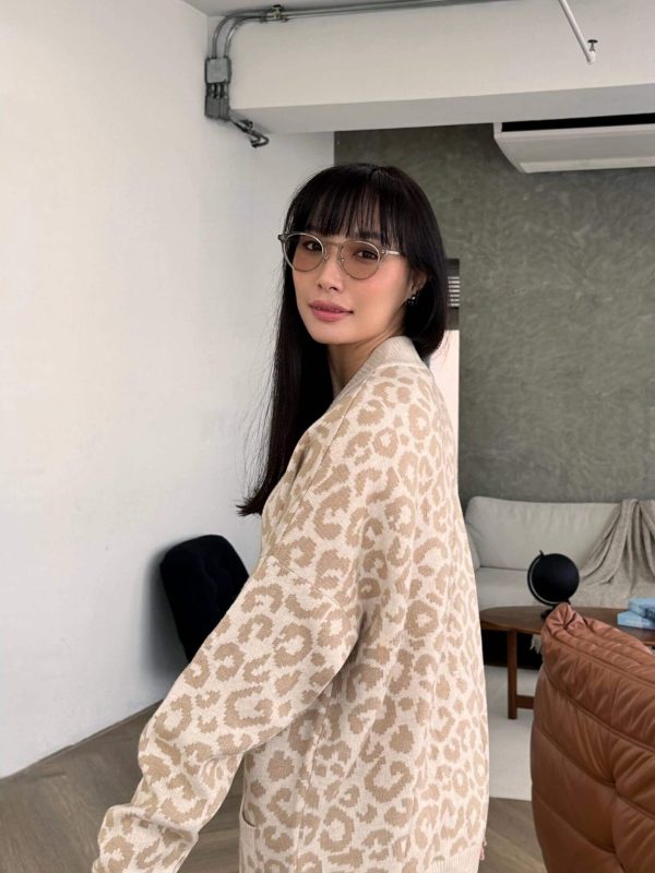 Leopard pattern wool blend cardigan for women - side view | Avant Cashmere