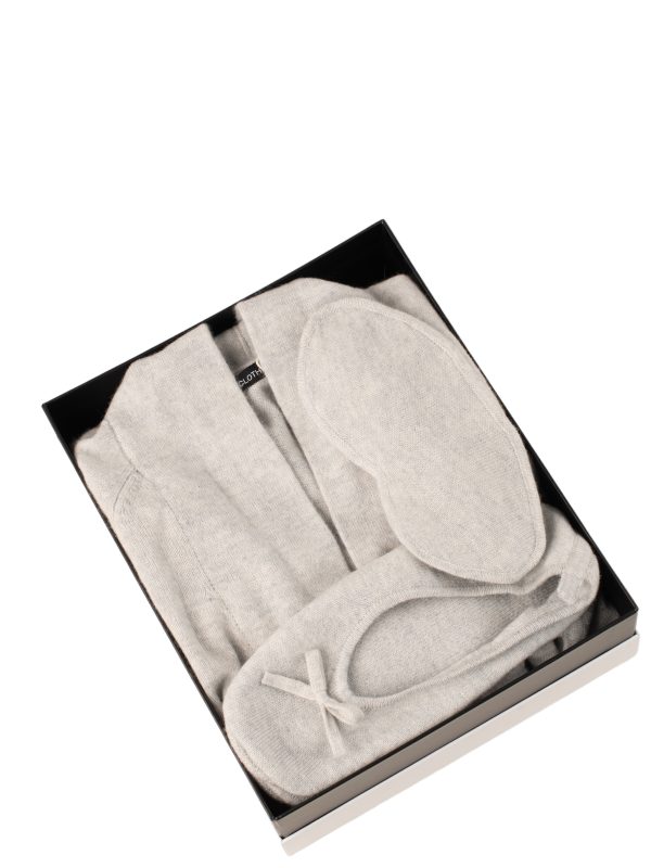 100% Mongolian cashmere for women - full outfit | Avant Cashmere