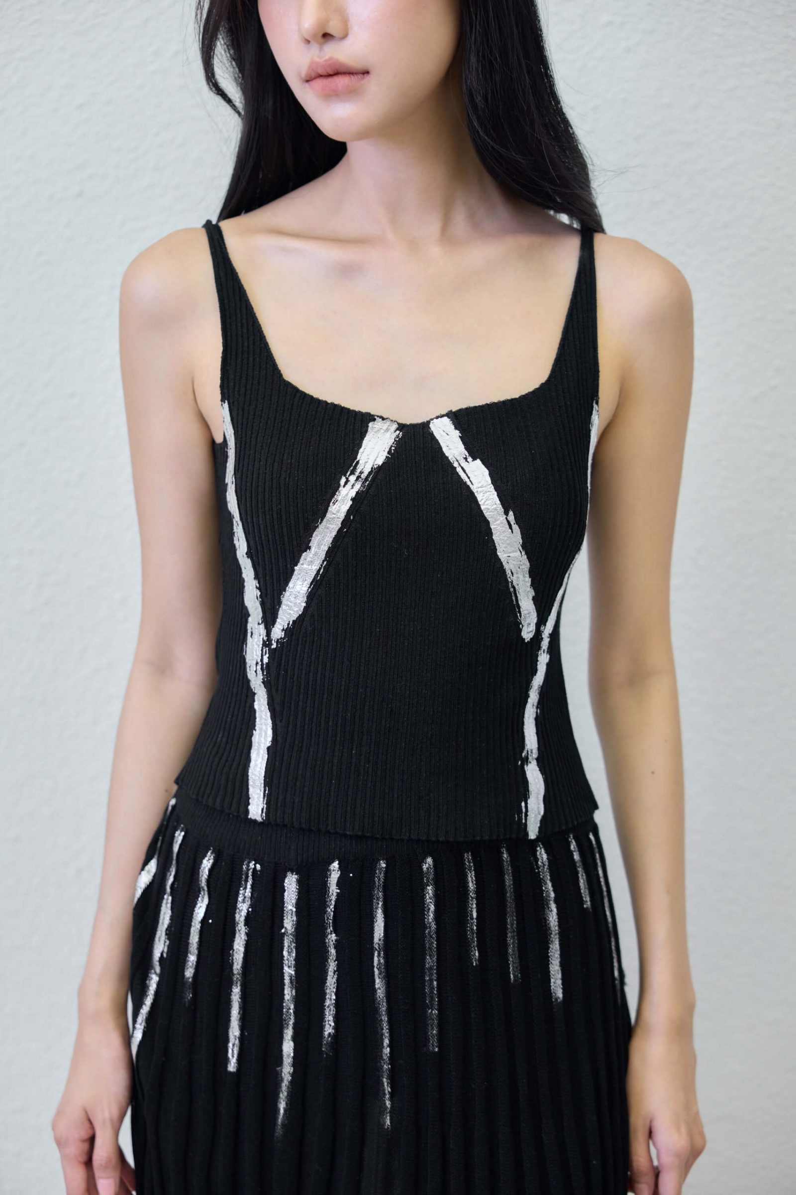 Striped in black - front view | Avant Cashmere
