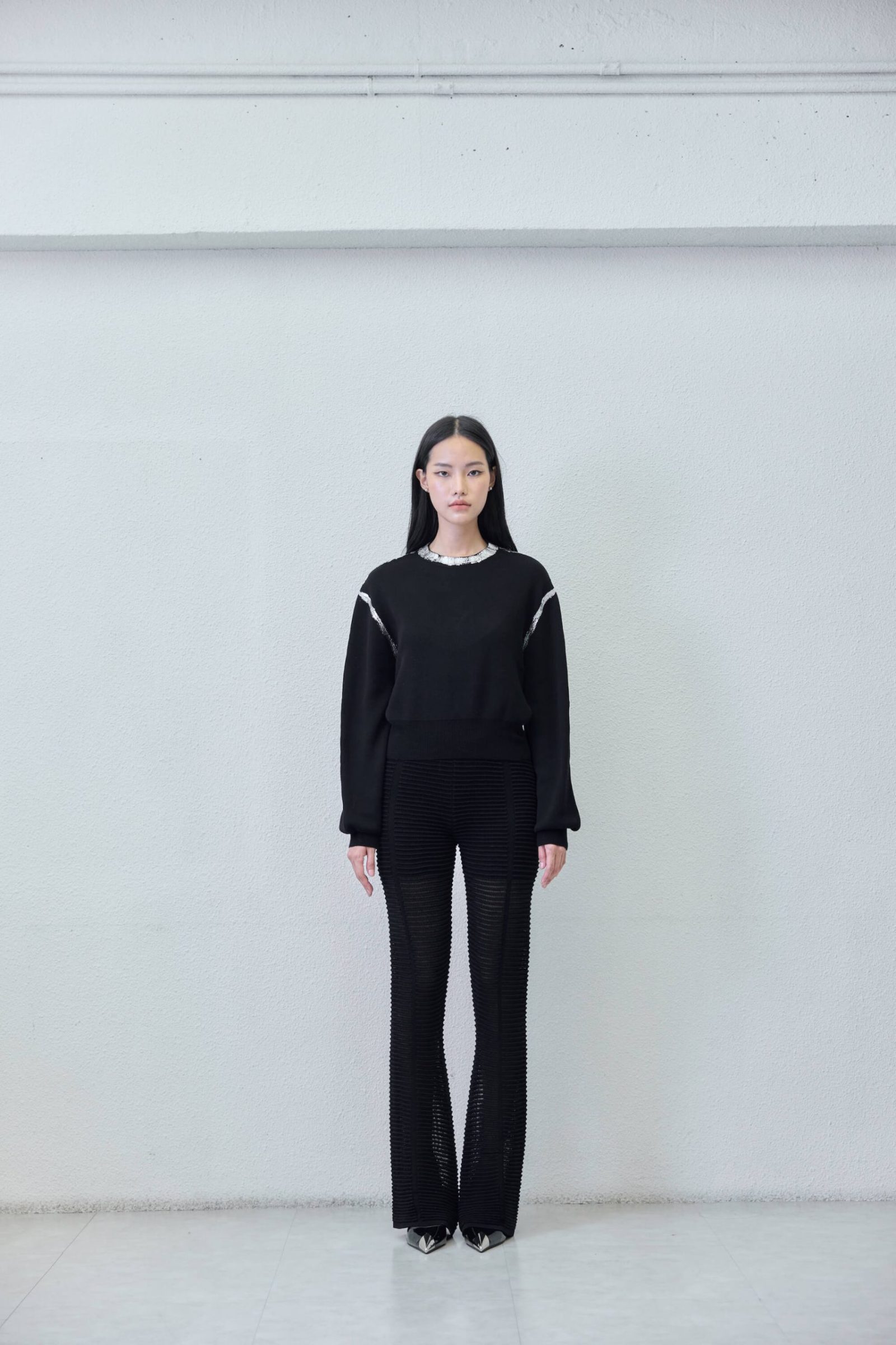 Black Trouser in black - front view | Avant Cashmere