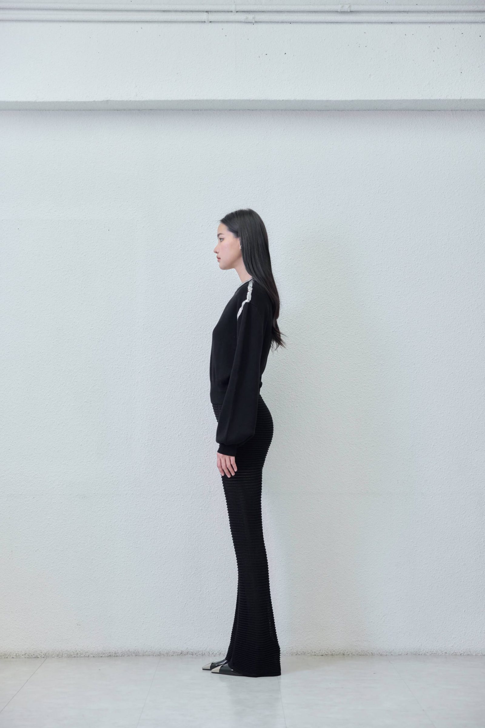 Black Trouser - lifestyle | Avant Cashmere