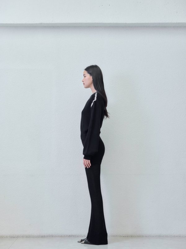 Black Trouser - lifestyle | Avant Cashmere