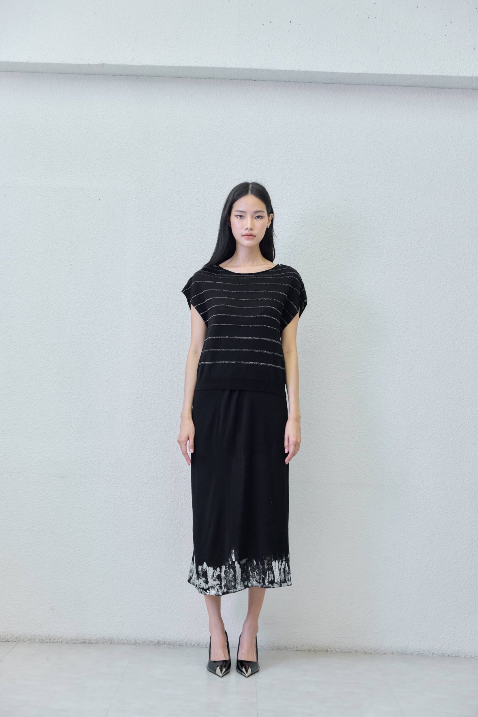 Black vest (shimmer) - back view | Avant Cashmere