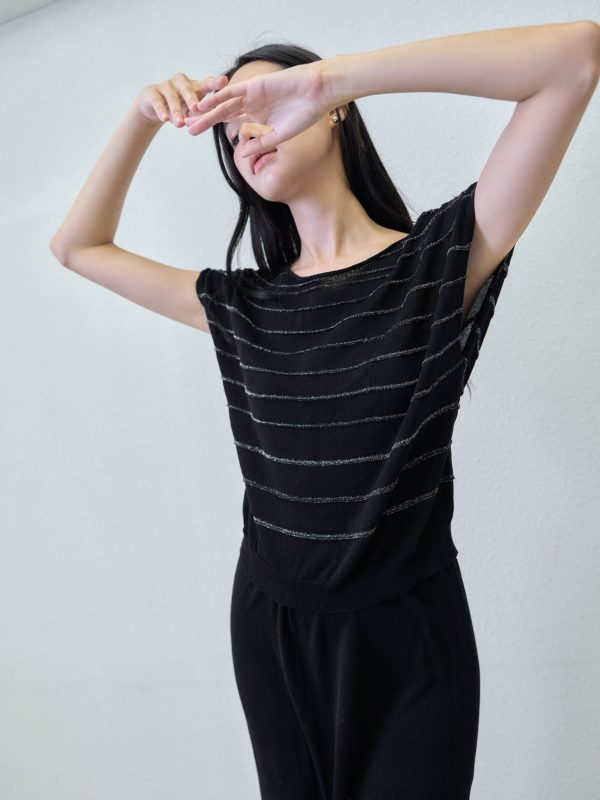 Black vest (shimmer) - side view | Avant Cashmere