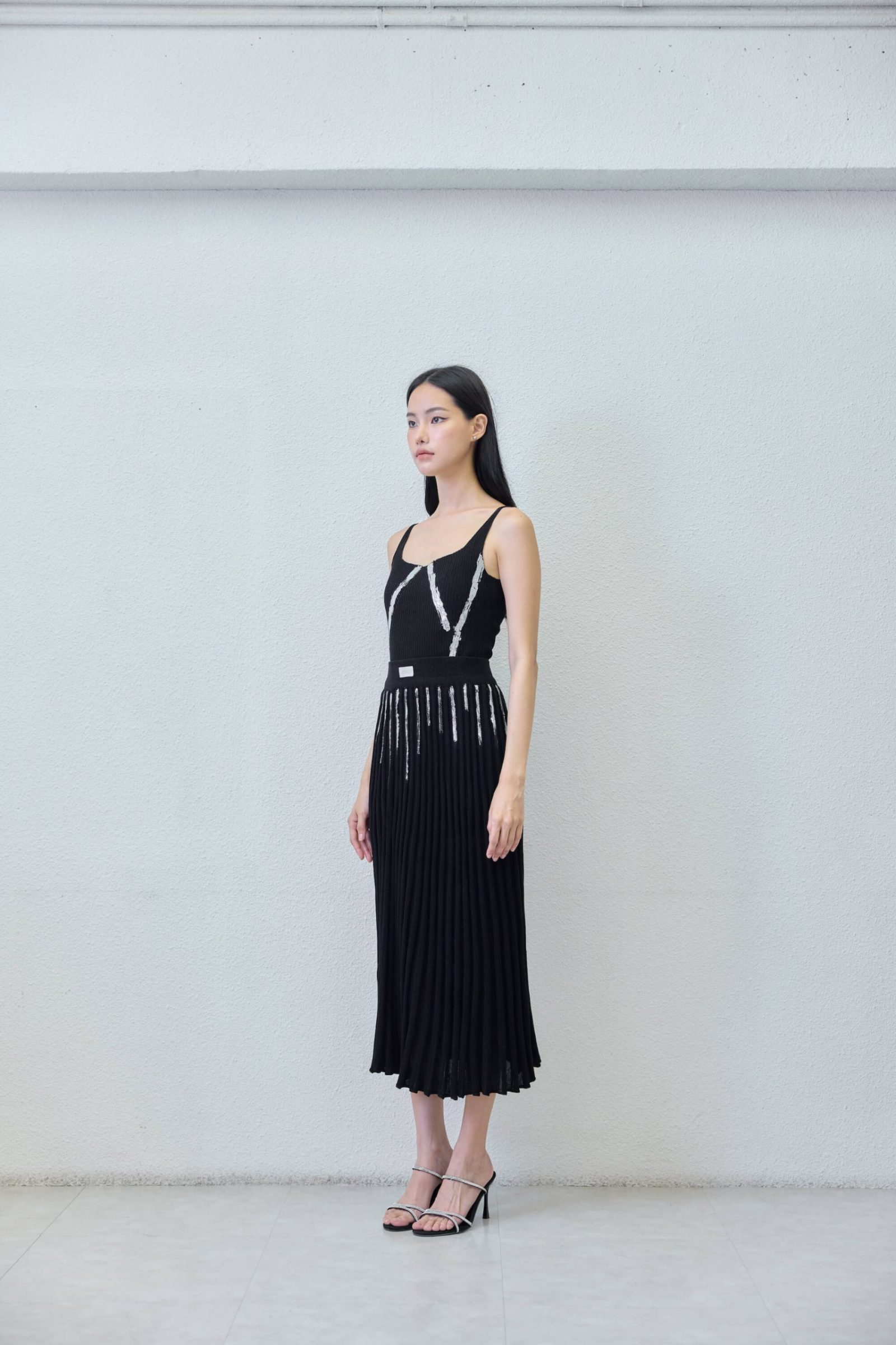 Flared skirt / foil / - back view | Avant Cashmere