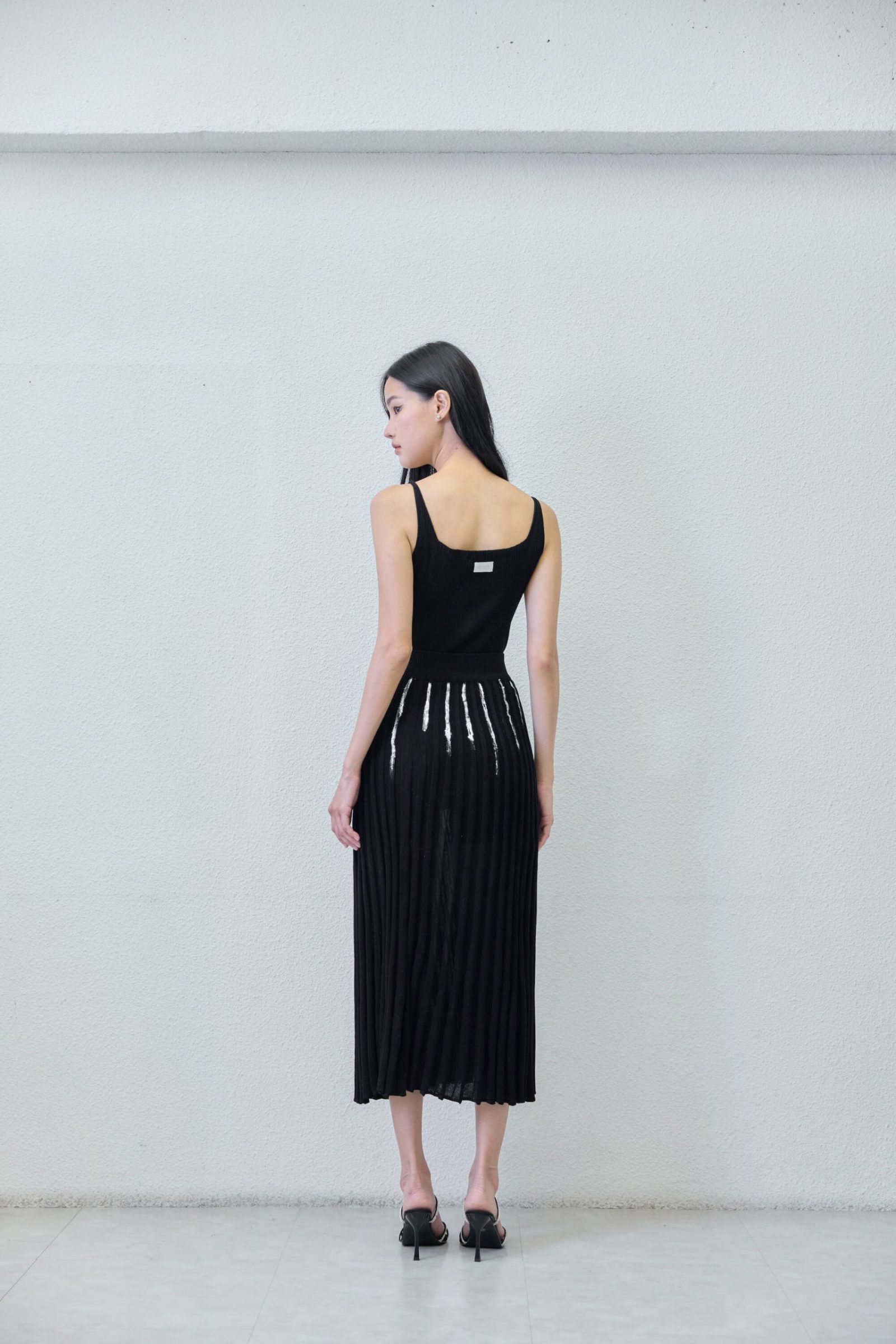 Flared skirt / foil / - side view | Avant Cashmere