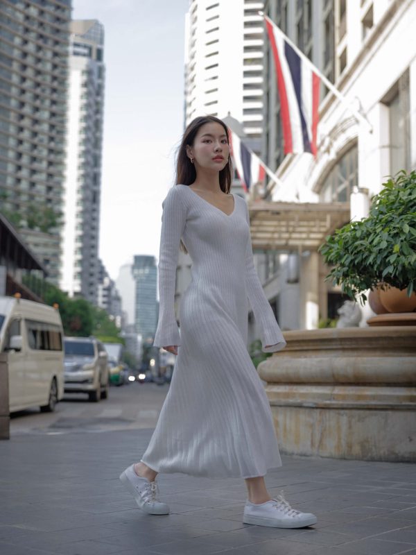 Wool blend dress for women - styled look | Avant Cashmere