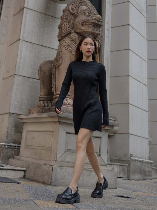 Wool blend dress for women - flat lay | Avant Cashmere