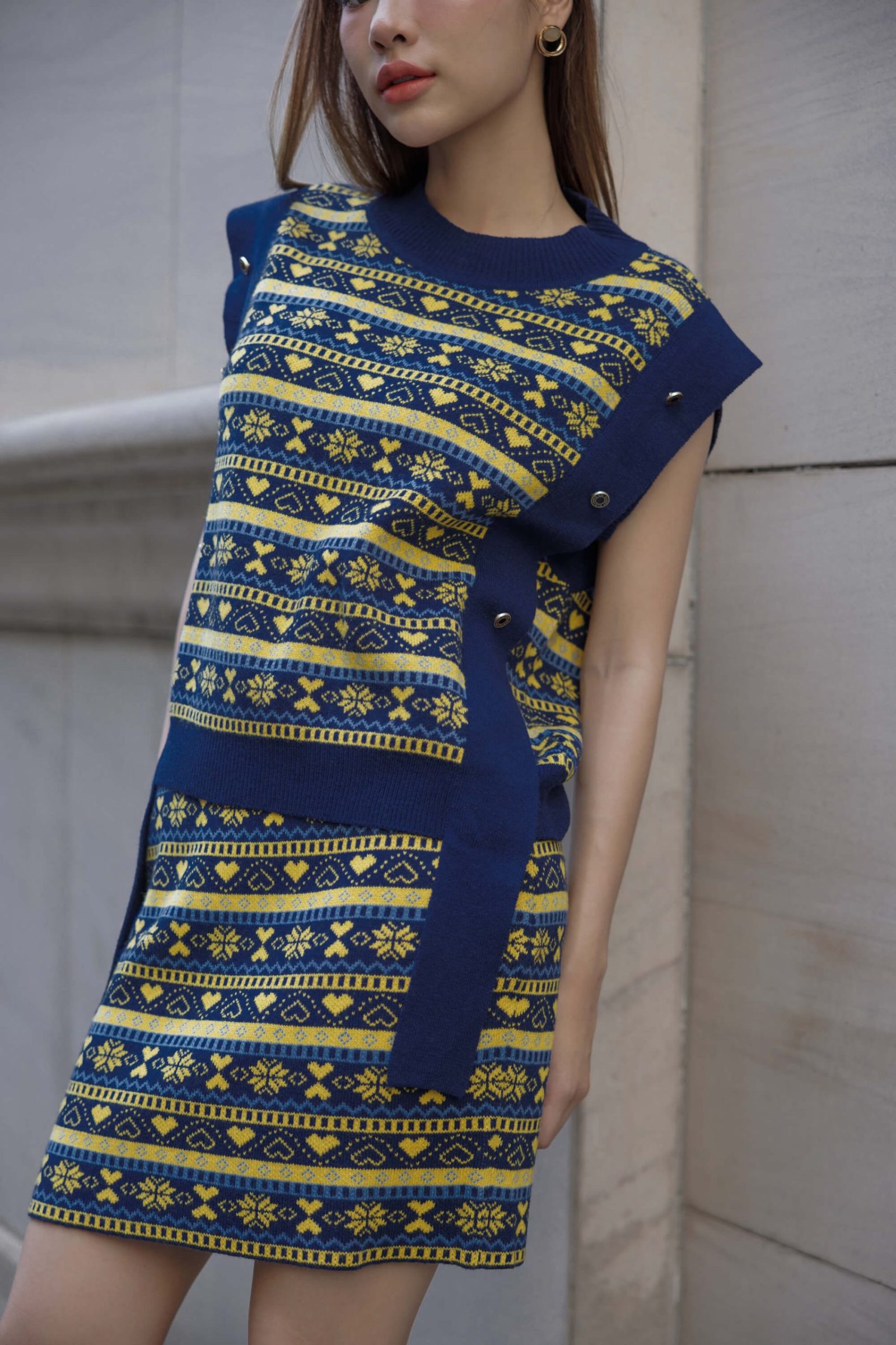 Jacquard wool blend for women - side view | Avant Cashmere