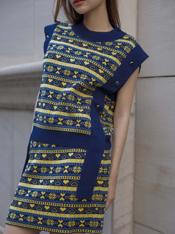 Jacquard wool blend for women - side view | Avant Cashmere