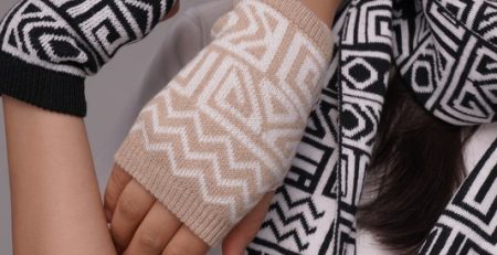 Aztec pattern wool blend hat for women - back view | Avant Cashmere