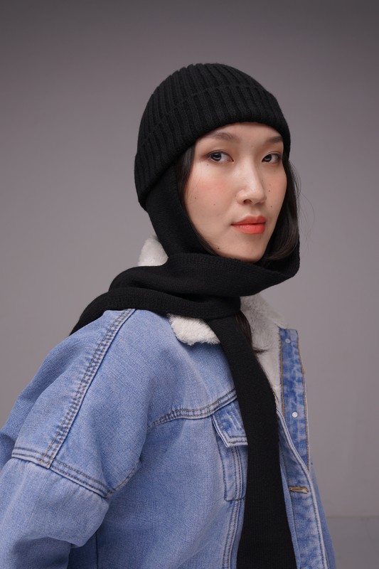 Striped 100% Mongolian cashmere hat for women - front view | Avant Cashmere