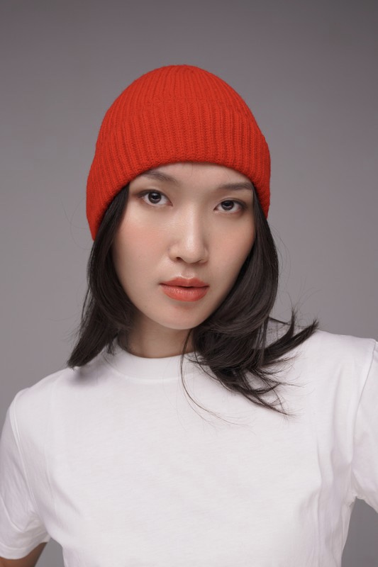 Striped 100% Mongolian cashmere hat for women - front view | Avant Cashmere