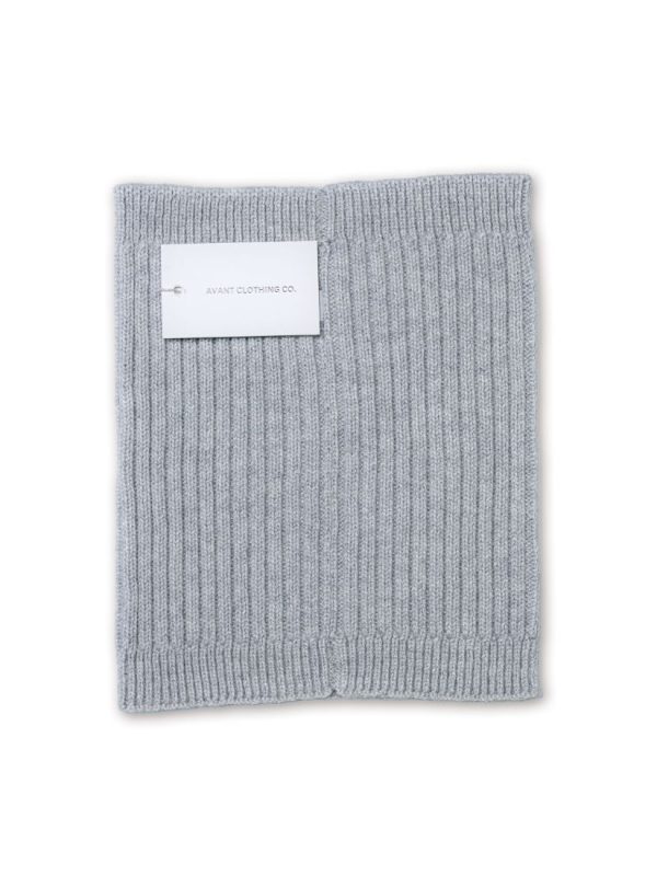 Wool blend scarf for women - styled look | Avant Cashmere