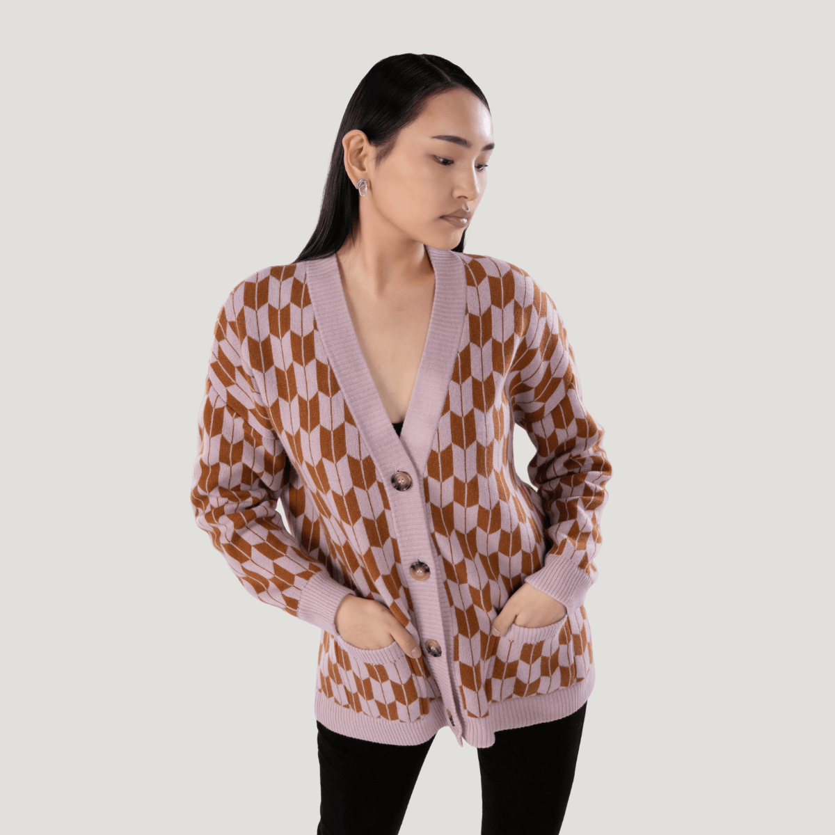 Jacquard wool blend cardigan for women - lifestyle | Avant Cashmere