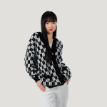 Jacquard wool blend cardigan for women - side view | Avant Cashmere