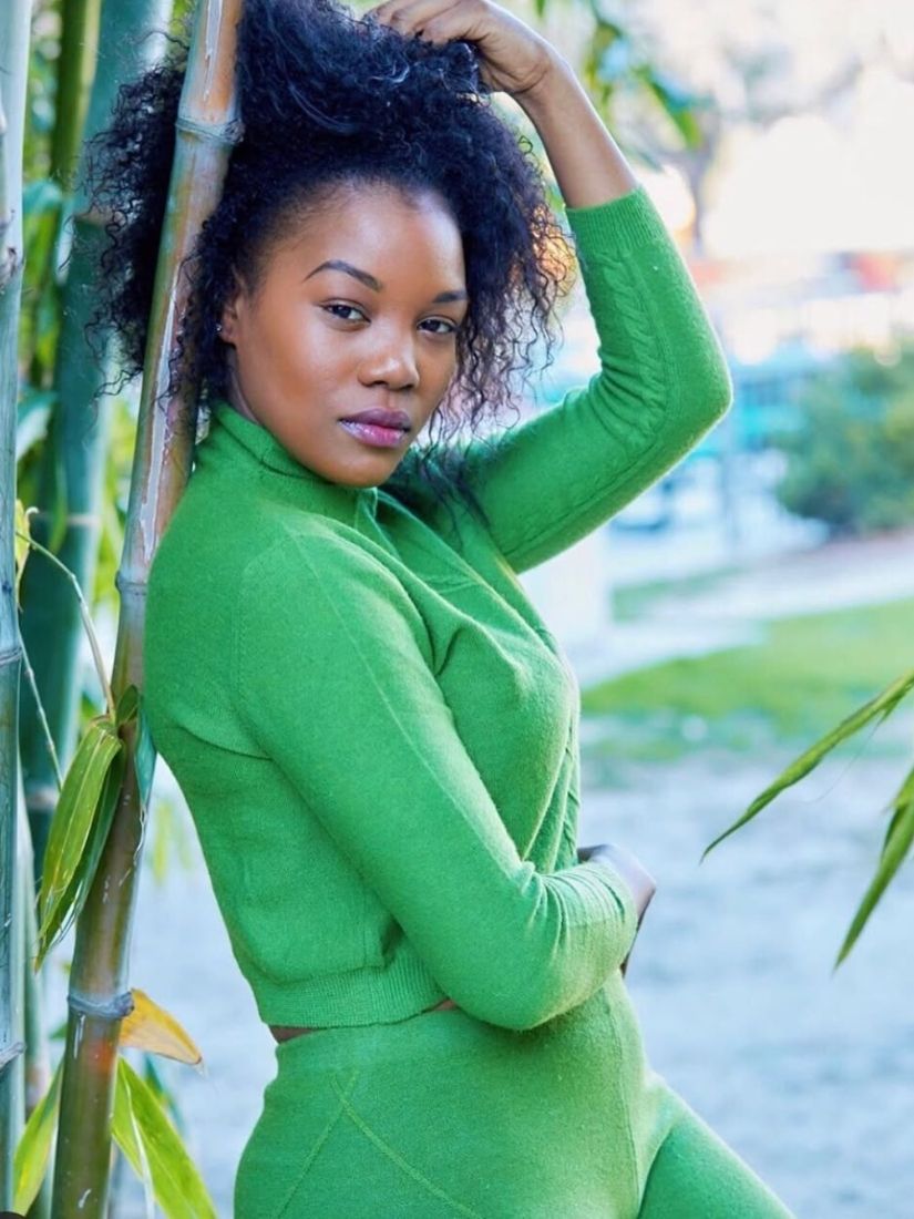 Green cashmere turtleneck set